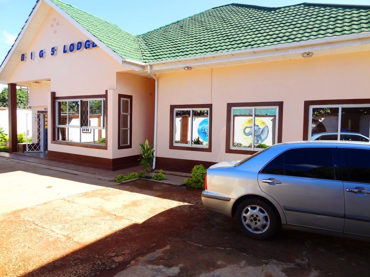 Big 5 Junior Lodge Lubumbashi Exteriör bild